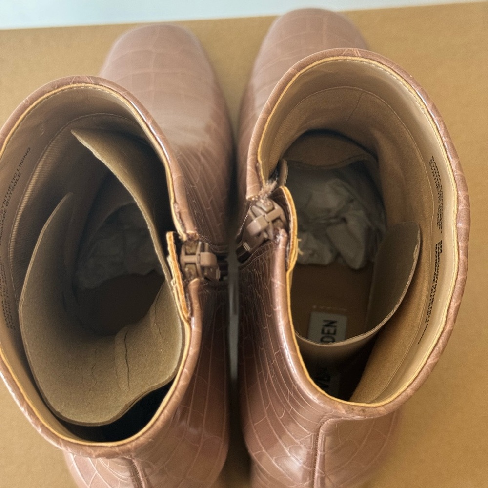 NIB Steve Madden "Darma" Crocodile Embossed Blush Tan Ankle Bootie Size 8 - Picture 12 of 16